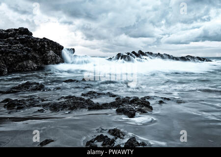 Marée montante seascape - Port Elizabeth, Pollock Beach Banque D'Images