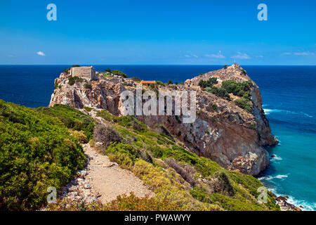 Avis de Kastro (littéralement "château"), la ville fortifiée médiévale - capitale de l'île de Skiathos, Sporades du Nord, Magnessia, Thessalie, Grèce. Banque D'Images