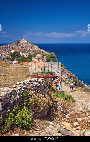 Avis de Kastro (littéralement "château"), la ville fortifiée médiévale - capitale de l'île de Skiathos, Sporades du Nord, Magnessia, Thessalie, Grèce. Banque D'Images