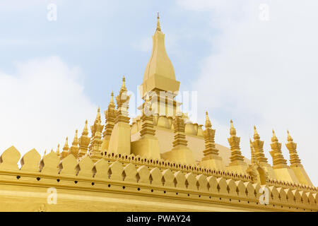 Pha That Luang (Grand Stupa) est un stupa bouddhiste couverts à Vientiane. C'est le plus important monument national et un symbole national du Laos. Banque D'Images