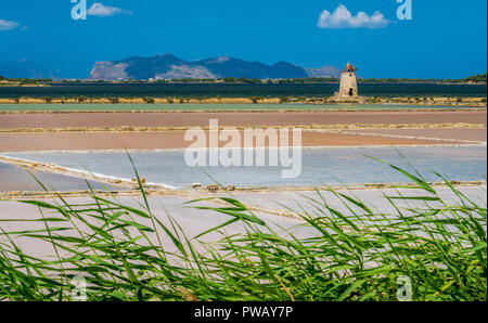 Sel à la réserve naturelle de la "aline de Stagnone' près de Marsala et Trapani, Sicile. Banque D'Images