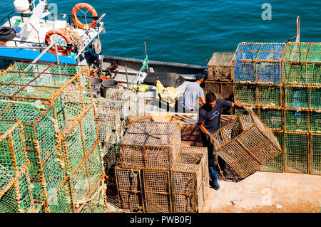 Emballage pêcheur à la pêche au poulpe pièges Banque D'Images