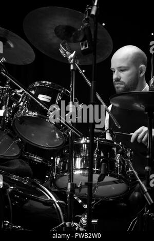 Batteur de Jazz solo George Hart's avec Matt Ridley Quartet Jazz Festival 2018, Scarborough Banque D'Images