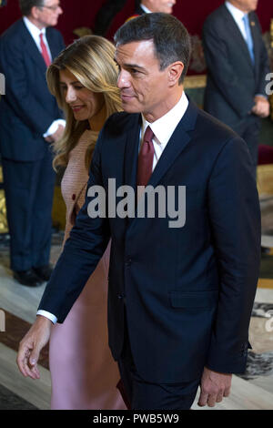 Pedro Sanchez avec son épouse Maria Begona Gomez Fernandez à la réception de la fête nationale dans le Palacio Real. Madrid, 12.10.2018 | Le monde d'utilisation Banque D'Images