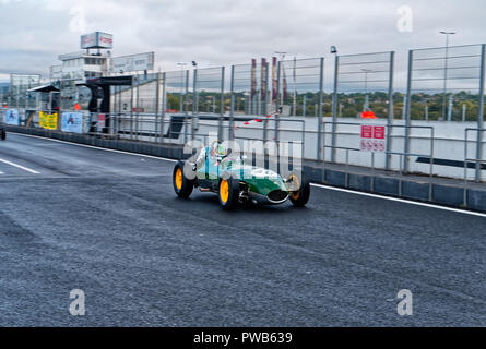 Circuit de Jarama, Madrid, Espagne. Du 13 au 14 octobre, 2018 Voiture de course : # 40, 1959 Lotus 16, 2.500cc, Joaquin Folch-Rusiñol. La concurrence de l'Historic Grand Prix Automobile Association (HGPCA) au circuit de Jarama à Madrid, Espagne. Enrique Palacio San./Alamy Live News Banque D'Images