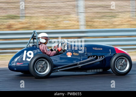 Circuit de Jarama, Madrid, Espagne. Du 13 au 14 octobre, 2018 Voiture de course : # 19 Cooper Bristol MK2, 1953, 1.971cc, Paul Grant. La concurrence de l'Historic Grand Prix Automobile Association (HGPCA) au circuit de Jarama à Madrid, Espagne. Enrique Palacio San./Alamy Live News Banque D'Images