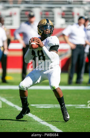 Santa Clara, CA. 13 Oct, 2018. Les Black Knights de l'armée quarterback Kelvin Hopkins Jr. (8) en action au cours de la NCAA football match entre les San Jose State Spartans et les Black Knights de l'armée à Levi's Stadium à Santa Clara, CA. La défaite de l'Armée de San Jose 52-3. Damon Tarver/Cal Sport Media/Alamy Live News Banque D'Images