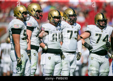 Santa Clara, CA. 13 Oct, 2018. La ligne offensive de l'armée de chevaliers noirs en action au cours de la NCAA football match entre les San Jose State Spartans et les Black Knights de l'armée à Levi's Stadium à Santa Clara, CA. La défaite de l'Armée de San Jose 52-3. Damon Tarver/Cal Sport Media/Alamy Live News Banque D'Images