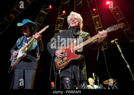 Octobre 12, 2018 - Raleigh, Caroline du Nord), USA - Musicien Marty Stuart et le guitariste KENNY VAUGHAN effectue vivre comme son tour 2018 fait un arrêt à la Credit Union côtière Music Park at Walnut Creek situé à Raleigh Copyright 2018 Jason Moore. Crédit : Jason Moore/ZUMA/Alamy Fil Live News Banque D'Images