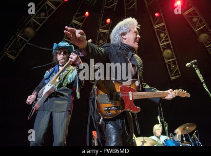 Octobre 12, 2018 - Raleigh, Caroline du Nord), USA - Musicien Marty Stuart et le guitariste KENNY VAUGHAN effectue vivre comme son tour 2018 fait un arrêt à la Credit Union côtière Music Park at Walnut Creek situé à Raleigh Copyright 2018 Jason Moore. Crédit : Jason Moore/ZUMA/Alamy Fil Live News Banque D'Images