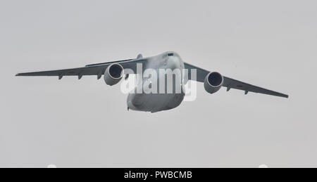Asaka, Japon. 14Th Oct, 2018. Japan Air Self-Defense Force C-2 au cours de survol de l'Autodéfense de la Journée des Forces canadiennes au Camp Asaka dans Asaka, Saitama-Prefecture, au Japon le 14 octobre 2018. Credit : AFLO/Alamy Live News Banque D'Images