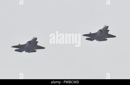 Asaka, Japon. 14Th Oct, 2018. Japan Air Self-Defense Force F-35A au cours de survol de l'Autodéfense de la Journée des Forces canadiennes au Camp Asaka dans Asaka, Saitama-Prefecture, au Japon le 14 octobre 2018. Credit : AFLO/Alamy Live News Banque D'Images