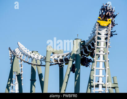 Soltau, Basse-Saxe. 14Th Oct, 2018. Le roller coaster ride visiteurs 'limite' à Heide-Park. La voie en boucle de suspension a été mis en service en 1999. Credit : Hauke-Christian Dittrich/dpa/Alamy Live News Banque D'Images