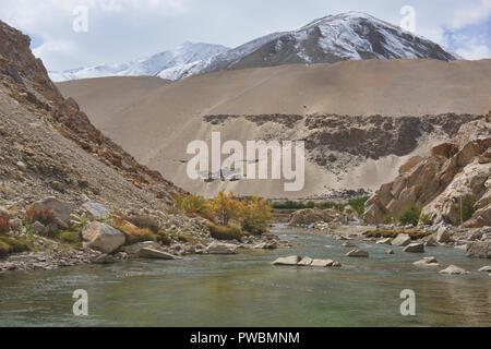 Couleurs d'automne dans les montagnes du Karakoram , Hundar, Nubra Valley, Ladakh, Inde Banque D'Images