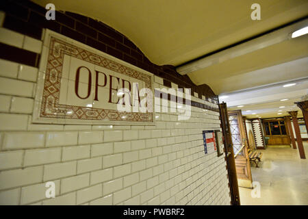 La station de métro Opera, Budapest, Hongrie Banque D'Images