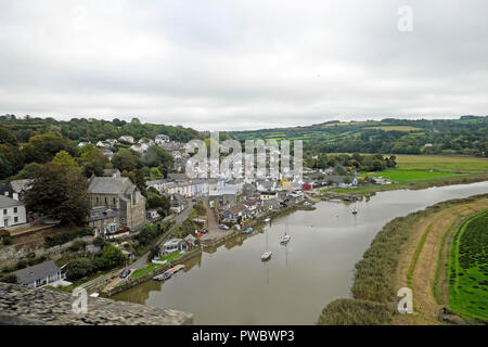 À partir d'une vue sur la ville de Calstock Tamar Valley line train sur le viaduc et à la recherche le long de la Rivière Tamar en automne, Cornwall England UK KATHY DEWITT Banque D'Images