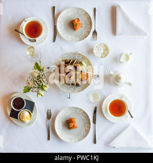 Un traditionnel thé à la crème de Cornouailles et Devon Banque D'Images