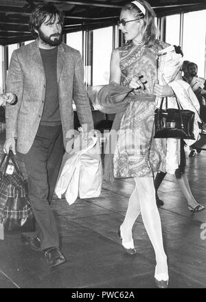 Franco nero, Vanessa Redgrave, aéroport de Rome 1968 Banque D'Images