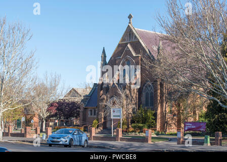 St John's Uniting Church à 76, rue Kite , Orange 2800 est construit en 1910 dans le style néo-gothique avec des briques et de pierres, avec un toit en ardoise Banque D'Images