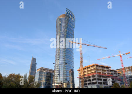 Varsovie, Pologne - 10 Oct 2018 : Varsovie Spire et un chantier de construction, en Pologne. Banque D'Images