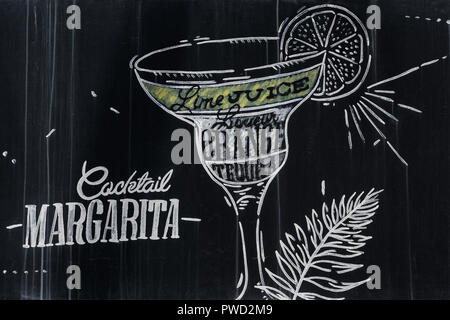 Margarita cocktail au dessin de style vintage avec la craie sur tableau noir. Banque D'Images
