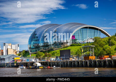 Royaume-uni, Angleterre, Tyneside, Gateshead, Sage édifice adjacent à Tyne Banque D'Images