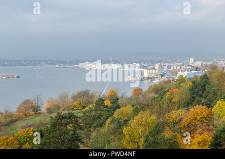 Oslofjord littoral en automne. Banque D'Images