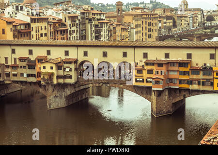 Le pont Ponte Vecchio à Florence, Italie. Banque D'Images