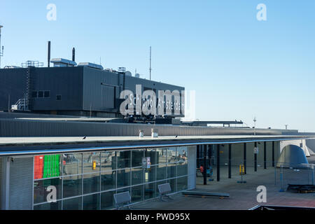 Pays-bas, Amsterdam, Schiphol - 06 mai, 2018 : Schiphol est l'un de l'aéroport le plus achalandé en europe. Banque D'Images