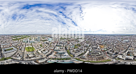 Vue panoramique à 360° de BT Tower fisheye sphérique tourné avec