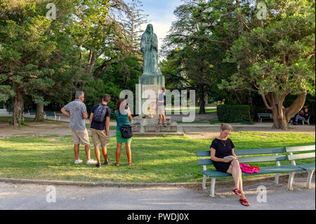 La France. Vaucluse (84). Avignon. Jardin des DOMS. Statue de Jean Althen. Agronome de réfugiés arméniens dans le sud de la France Banque D'Images