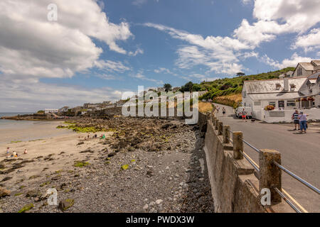 Coverack front de mer à marée basse - Cornwall, UK. Banque D'Images