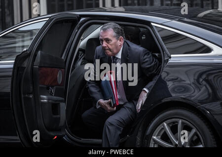 Londres, Royaume-Uni. 16 octobre, 2018. Les ministres arrivent pour une longue réunion du Cabinet au 10 Downing Street. Crédit : Guy Josse/Alamy Live News Banque D'Images