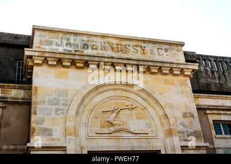 Entrée de maison Hennessy sur rives de la Charente, Cognac, Charente, Nouvelle-Aquitaine ville, France Banque D'Images