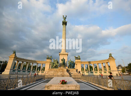 Hősök tere - Mémorial du Millénaire. Budapest, Hongrie Banque D'Images