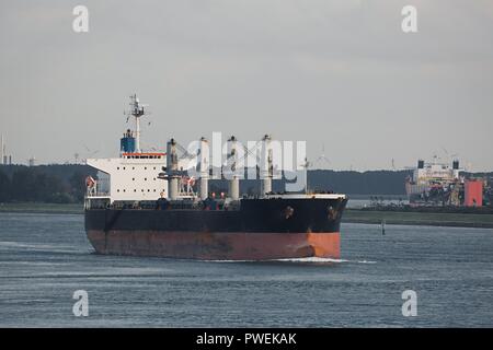 Navire quittant industriels Rotterdam Banque D'Images