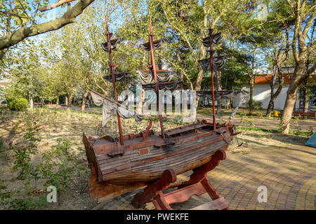 Modèle d'un voilier en bois. Bateau à voile. Banque D'Images