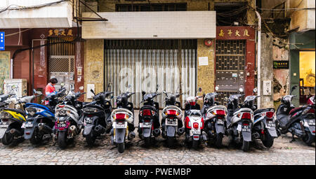 Des scooters garés à Macao, Chine Banque D'Images