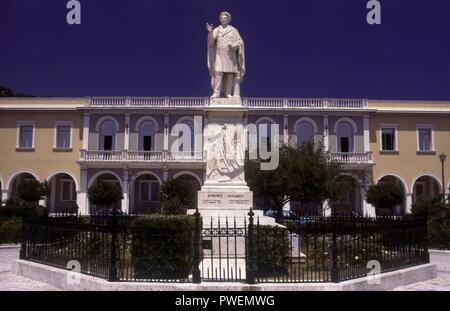 Statue de Dionysios Solomos à Platia place Solomos, ville de Zakynthos, Grèce. Banque D'Images
