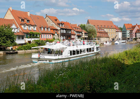 D-Bamberg, Regnitz, canal Main-Danube, Haute-Franconie, Franconia, Bavaria, Petite Venise à la Regnitz, Klein-Venedig, ancien camp de pêche, la pêche de la rivière Regnitz, paysage, paysage, rivière, maisons, maisons à colombages, rangée de maisons, excursion de bateau, les gens, les touristes, Site du patrimoine mondial de l'UNESCO Banque D'Images