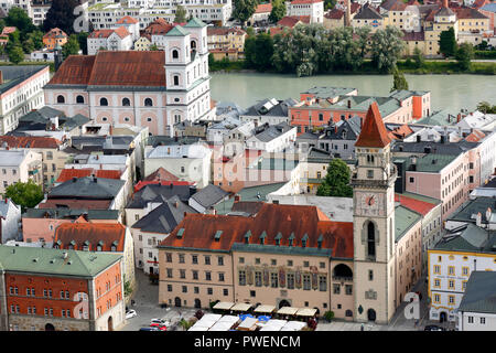 D-Passau, Danube, Inn, l'Ilz, vue panoramique avec l'Inn et de la vieille ville, église des Jésuites Saint Michel avec Leopoldinum high school, ancien collège des Jésuites, l'hôtel de ville, baroque, rivière paysage, paysage Inn Banque D'Images