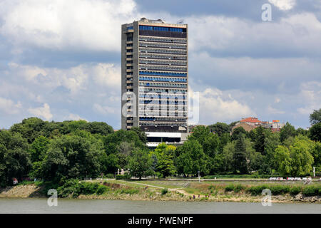 La Bulgarie, la Bulgarie du nord, Ruse au bord du Danube, Rousse, Russe, basses terres du Danube, Grand Hôtel Riga, highrise, arbres, rive du Danube Banque D'Images