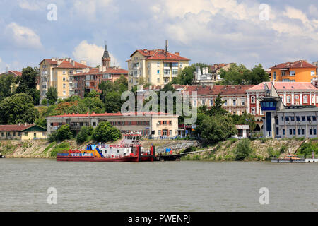 La Bulgarie, la Bulgarie du nord, Ruse au bord du Danube, Rousse, Russe, plaines du Danube, vue sur la ville, le Danube, maisons, bâtiments résidentiels, clocher de l'église de l'église catholique, paysage, paysage de la rivière du Danube Banque D'Images