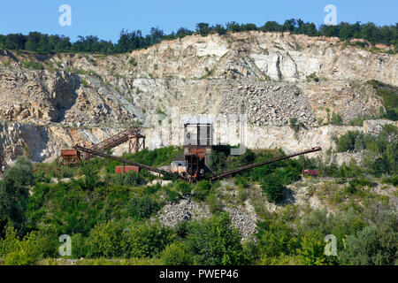 Carrière de pierres à la rive du Danube, dans Bratislava-Devin système convoyeur à courroie, République Slovaque, Slovaquie, Bratislava, capitale, peu Carpates Banque D'Images