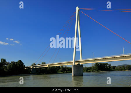 L'Autriche, Basse Autriche, Hainburg an der Donau, le Parc National Danube-Auen, Andreas Maurer, Pont Danube Bridge, pont à haubans, le pont routier de la route terrestre B49 entre Hainburg et Engelhartstetten, Bernstein Street, paysage, paysage de la rivière du Danube Banque D'Images