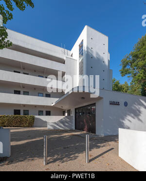 L'Isokon Building - également connu sous le nom de Lawn Road Appartements - ouvert en 1934. Conçu par Wells Coates. Populaire auprès des artistes, écrivains, un chef et même des espions. Banque D'Images