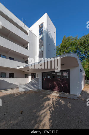 L'Isokon Building - également connu sous le nom de Lawn Road Appartements - ouvert en 1934. Conçu par Wells Coates. Populaire auprès des artistes, écrivains, un chef et même des espions. Banque D'Images