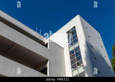 L'Isokon Building - également connu sous le nom de Lawn Road Appartements - ouvert en 1934. Conçu par Wells Coates. Populaire auprès des artistes, écrivains, un chef et même des espions. Banque D'Images