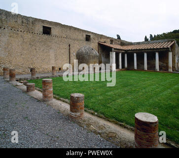 L'Italie. D'Herculanum. Ancienne ville romaine détruite par l'éruption du Vésuve en 79 ap. Bains d'urbains. 1er siècle avant JC. De l'extérieur. La Campanie. Banque D'Images