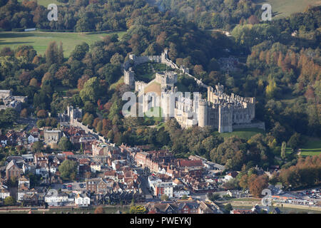 Vues d'Ariel et château d'Arundel Arundel historique dans le West Sussex, Royaume-Uni. Banque D'Images